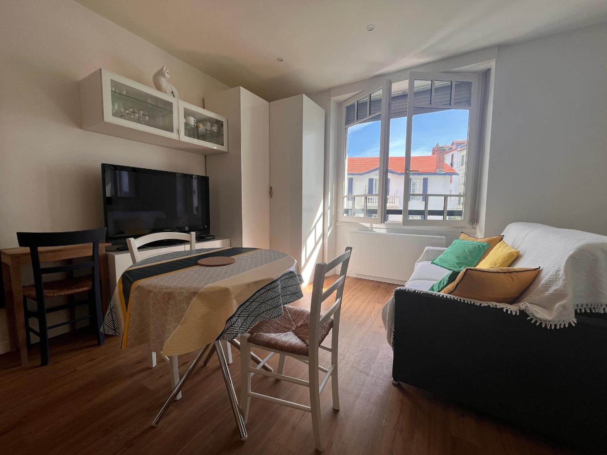 Lumineux 1 Au Coeur De Saint-jean-de-luz, Proche Et Halles - Fr-1-239-890 Appartement *