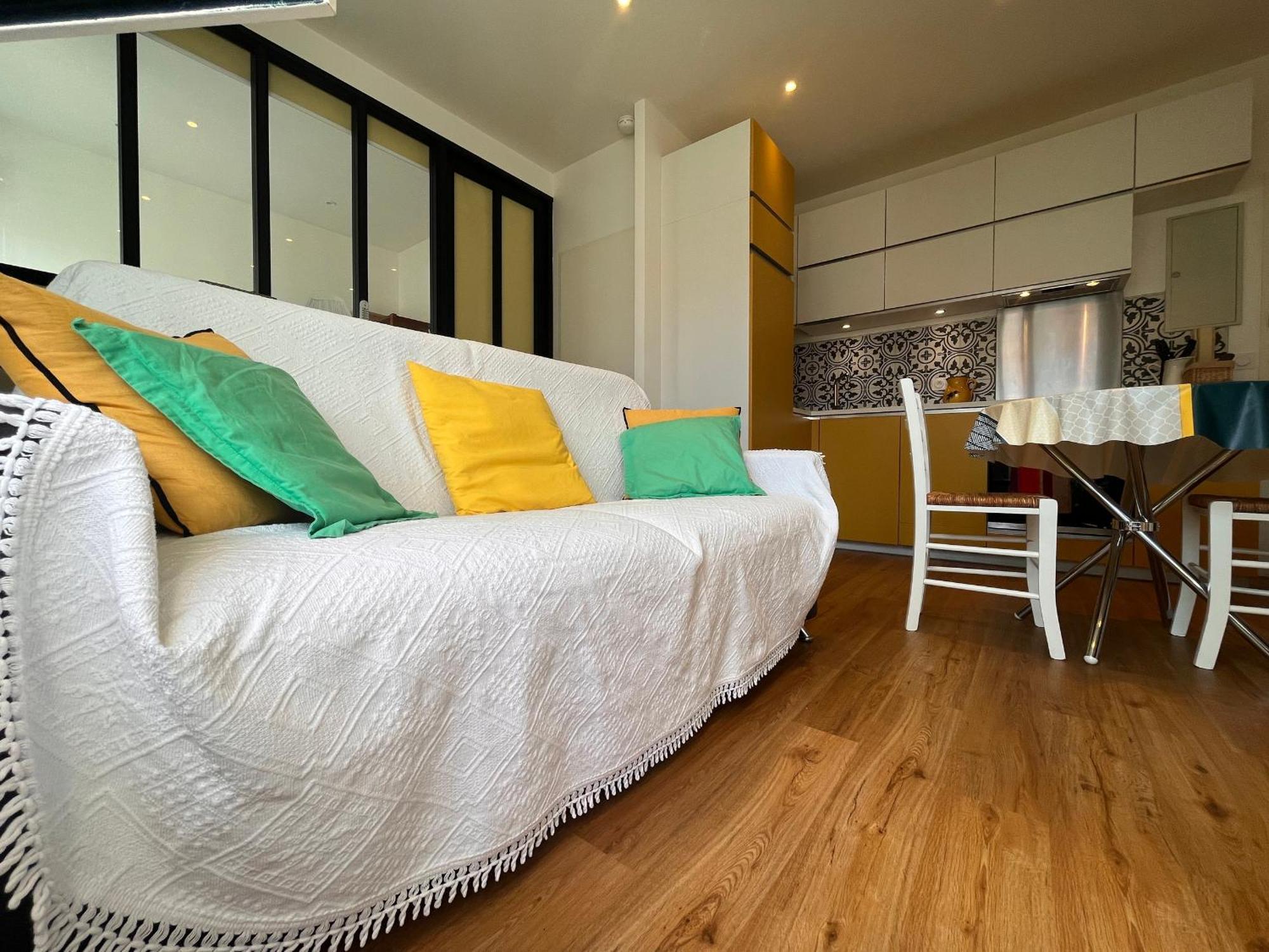 Lumineux 1 Au Coeur De Saint-jean-de-luz, Proche Et Halles - Fr-1-239-890 Appartement *